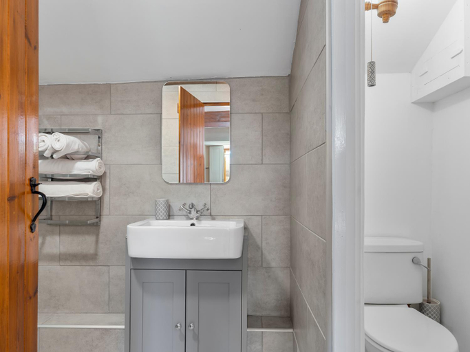 Bathroom 2, Hole House Farm, Cumbria