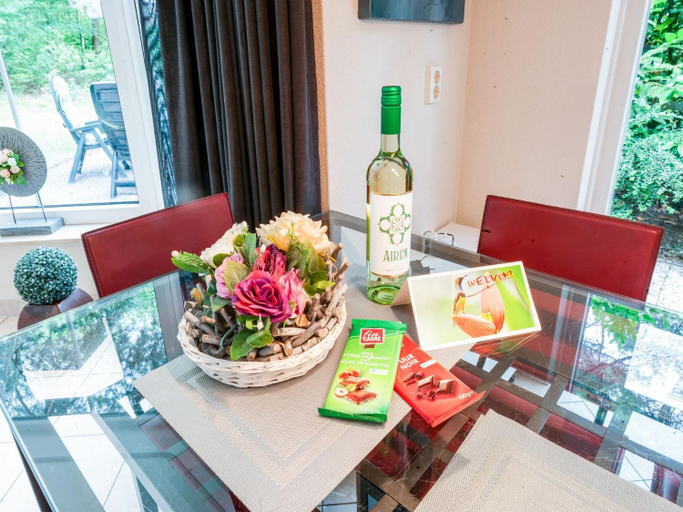 Food & Drinks, Holiday Home in Beerze near Forest, Ommen