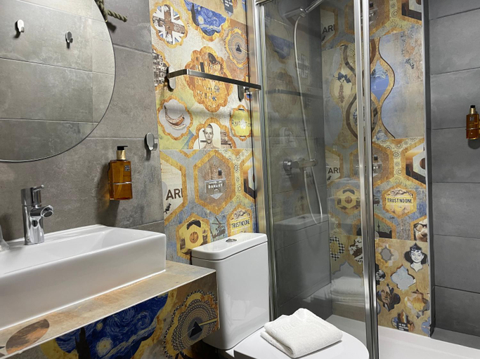 Bathroom 3, Calmaria Guesthouse, Sines