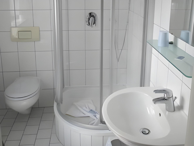 Bathroom 3, Hotel Pension Am Kurzentrum, Harz