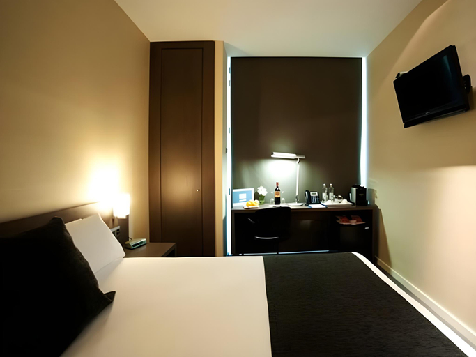 Bedroom 2, Air Rooms Barcelona Airport by Premium Traveller, Barcelona