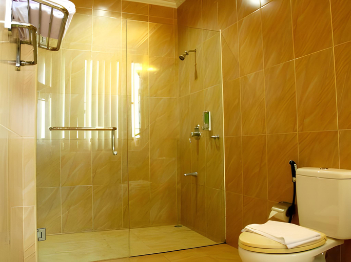 Bathroom 5, Garuda Hotel Pontianak, Pontianak