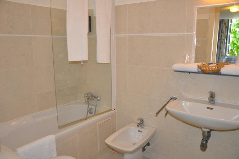 Bathroom 4, Logis Le Relais Imperial, Alpes-Maritimes