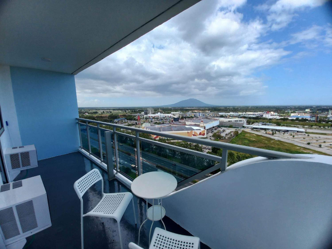 Others 2, Family Room 1BR HUGE Balcony in Azure North, San Fernando City