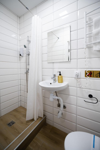 Bathroom 3, Апартаменти MYFREEDOM поблизу метро Вокзальна, Solomians'kyi
