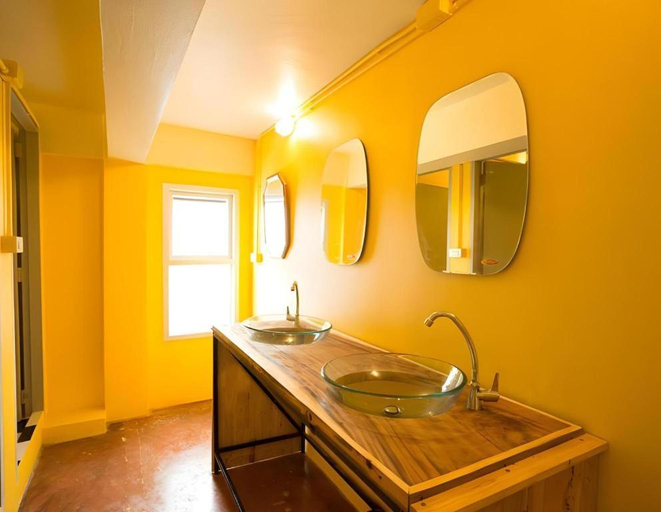 Bathroom 4, Oldie and Sleepy Hostel, Muang Udon Thani