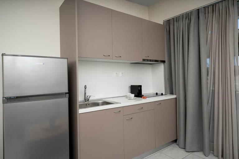Kitchen 3, Bed & Flight, Attica
