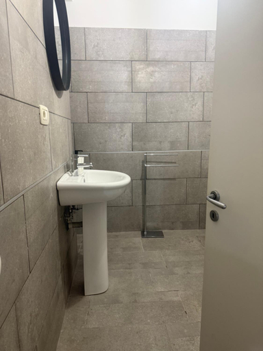 Bathroom 2, HV Suites DECUMANUS, Napoli
