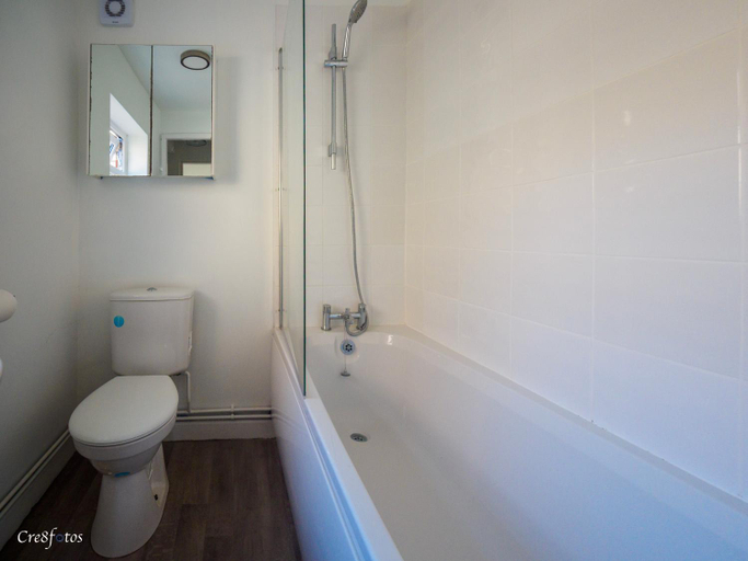 Bathroom 2, 12 Cornwallis Lodge Family Room 1, Stoke-on-Trent