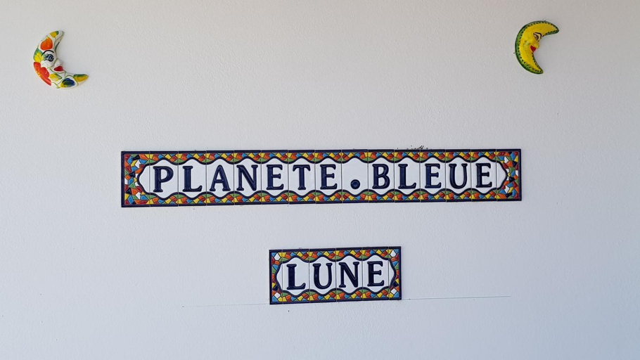 Others 5, Planete Bleue Habitation mes DESIRS, Grand-Bourg