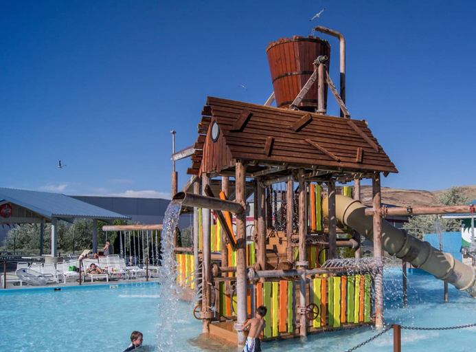 Sport & Beauty 2, Chic Apt w Jacuzzi Pool BBQ Mountain Views, Washoe