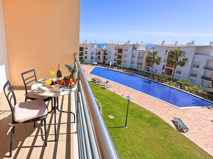 Sport & Beauty 2, Modern Ocean, Garden & Pool view Condo by BeCherish, Albufeira