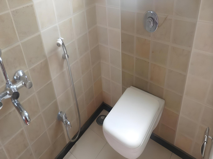 Bathroom 3, Hotel Skylark Inn, Nashik
