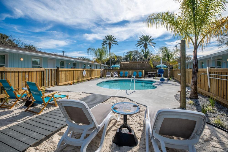 Sport & Beauty, The Hotel Palms Poolside, Duval