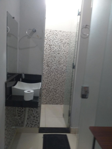 Bathroom 2, Uba Flat 101, Ubá