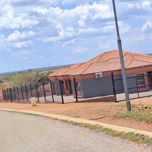Others 4, Tshukudu e Ntsho, Bojanala