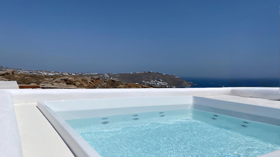 Sport & Beauty, Villa Aderfia with private hot tub, South Aegean
