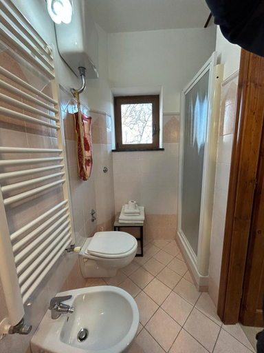 Bathroom 3, vecchio west, Napoli