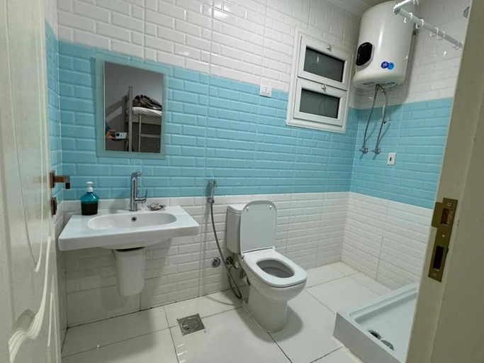 Bathroom 2, Cairo Pyramids View Hostel & Apartment, Unorganized in Al Jizah