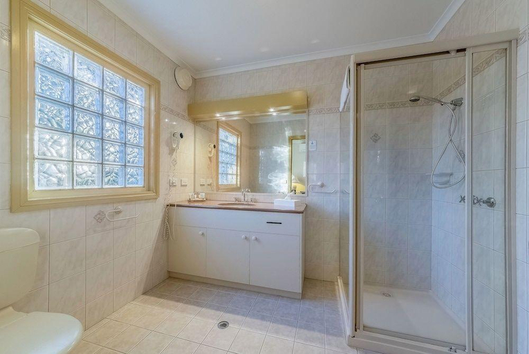 Bathroom 4, Seahorse Motel, Bass Coast  - Phillip Is.