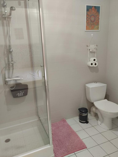 Bathroom 2, Le Manoir de la Pichardiere, Ille-et-Vilaine