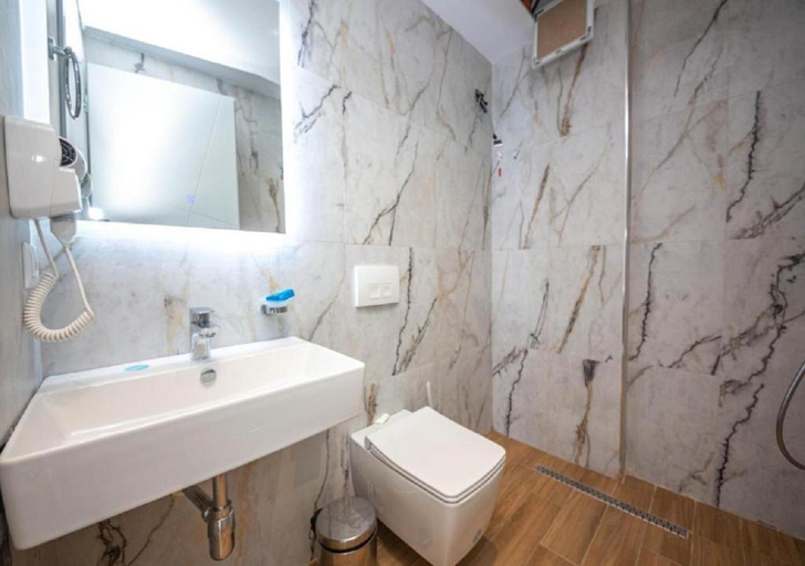 Bathroom 3, Hesperus Hotel, Vlorës