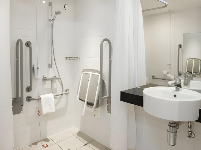 Bathroom 3, The Duxford Hotel Cambridge South M11 Jct 10, Cambridgeshire