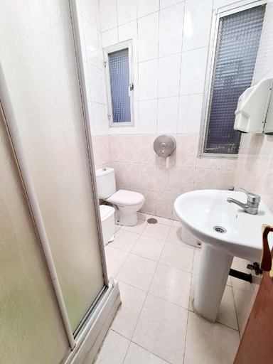 Bathroom 3, Hostal Rivera, Madrid