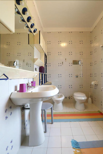 Bathroom 2, Fiori di Maggio, Udine