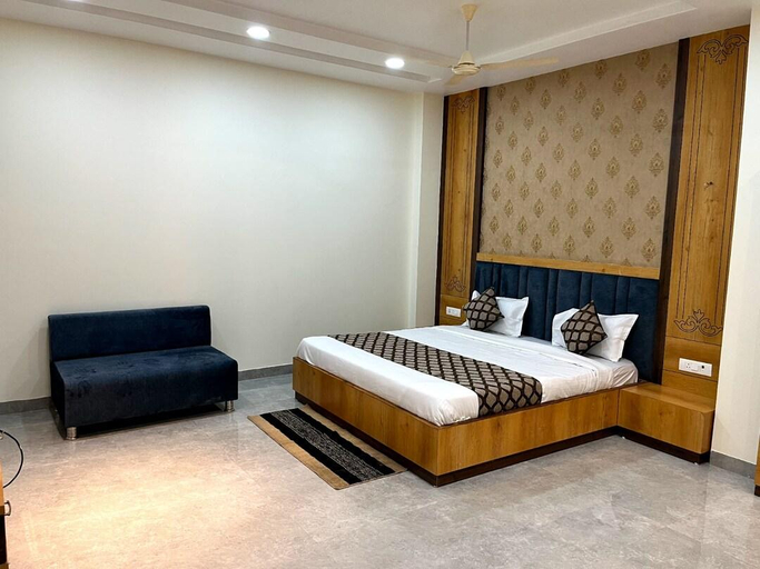 Bedroom 2, Hotel Continental Inn, Bhopal