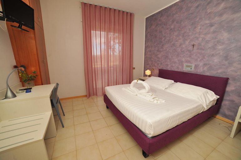 Bedroom 4, Hotel San Crispino, Macerata
