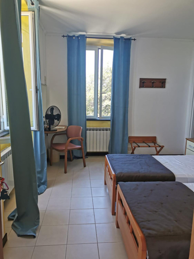 Bedroom 5, Hotel Montallegro, Genova