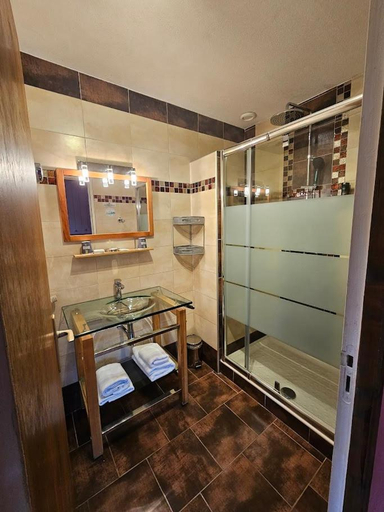 Bathroom 4, Logis Hostellerie Du Grand Duc hotel restaurant, Aude