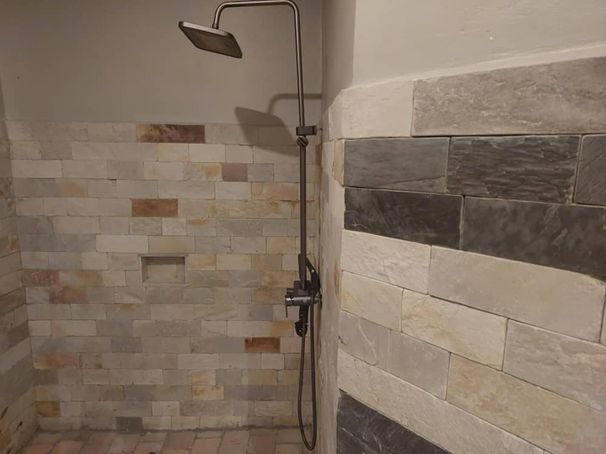 Bathroom 4, Irungu Forest Safari Lodge, Bunyaruguru