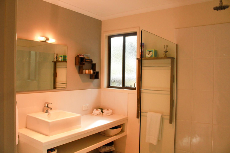 Bathroom 4, 31 The Rocks, Stanthorpe
