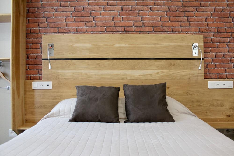 Bedroom 4, Hotel des Pyrenees, Paris