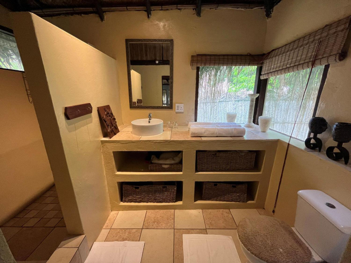 Bathroom 3, Mango Beach Lodge, Jangamo