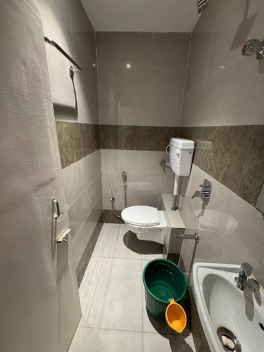 Bathroom 3, Hotel Rishi Palace, Mumbai Suburban