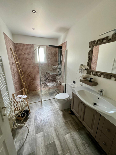 Bathroom 4, La Casa dei Sogni, Var