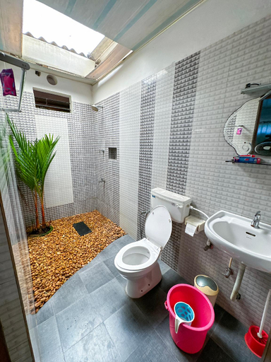 Bathroom 2, Kallupurackal Heritage Island Home By Lexstays, Alappuzha
