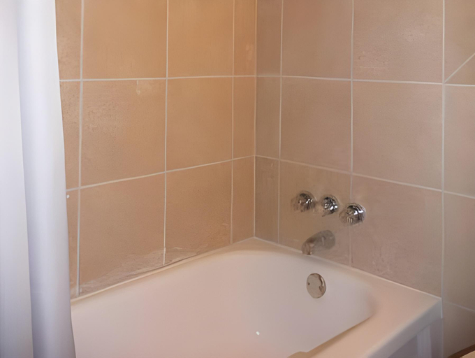 Bathroom 3, Motel Du Fleuve, Champlain