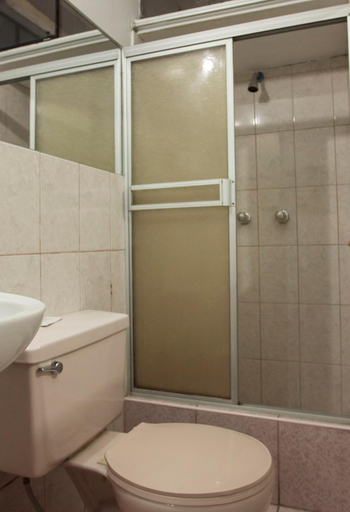 Bathroom, Hostal Las Fresas Lima Airport, Callao