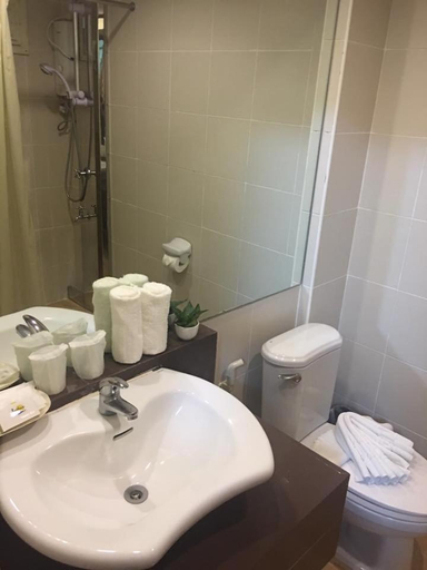 Bathroom 5, Residencia Boracay Hotel, Malay