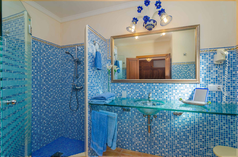 Bathroom 4, CAN RIUS, Baleares
