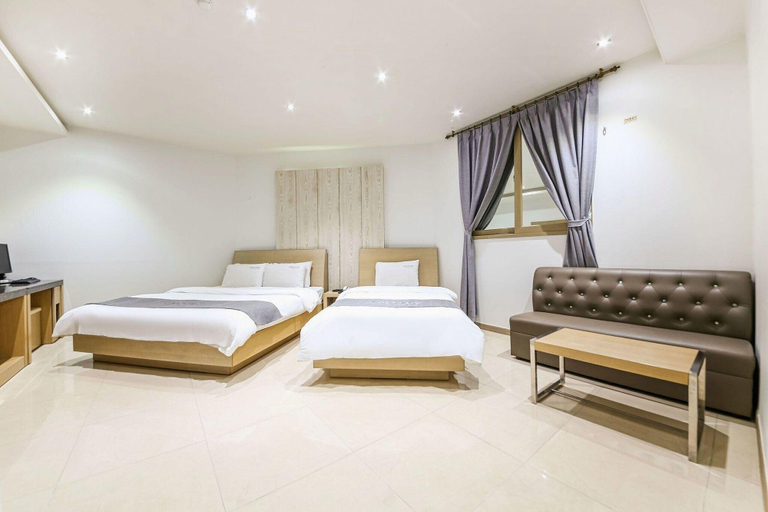 Bedroom 4, Gwangju Sangmu Hotel Gallery, Gwangsan