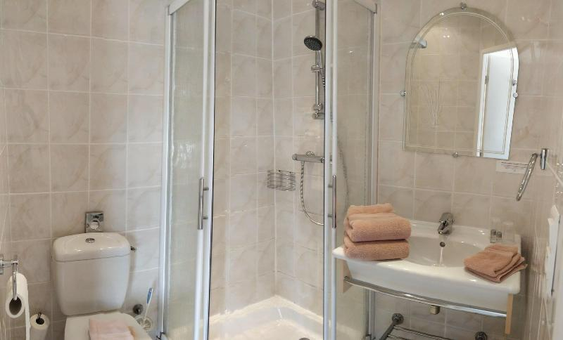 Bathroom 4, Auberge du Grand Chêne, Var