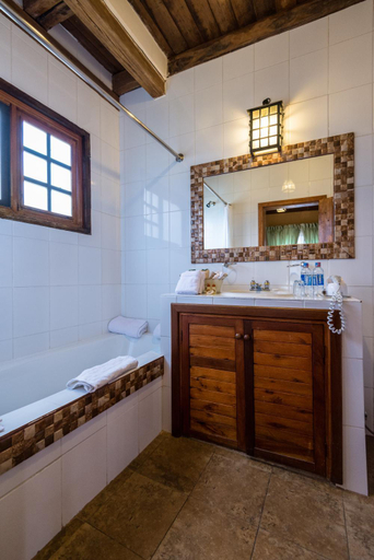 Bathroom, Hacienda Leito, Patate