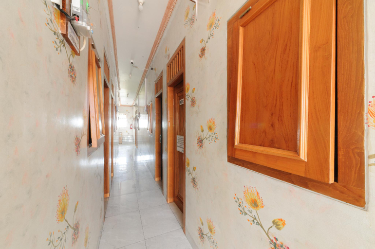 Public Area, RedDoorz Plus near Mall Sunter, Jakarta Utara