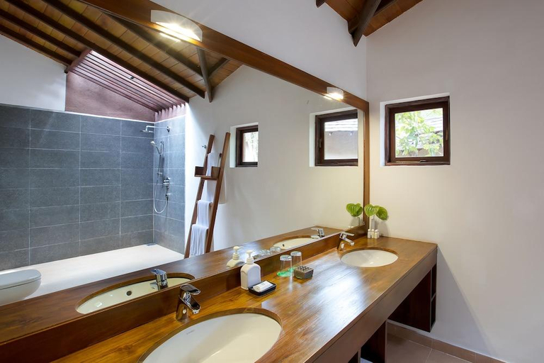 Bathroom 5, The Deer Park Hotel, Hingurakgoda