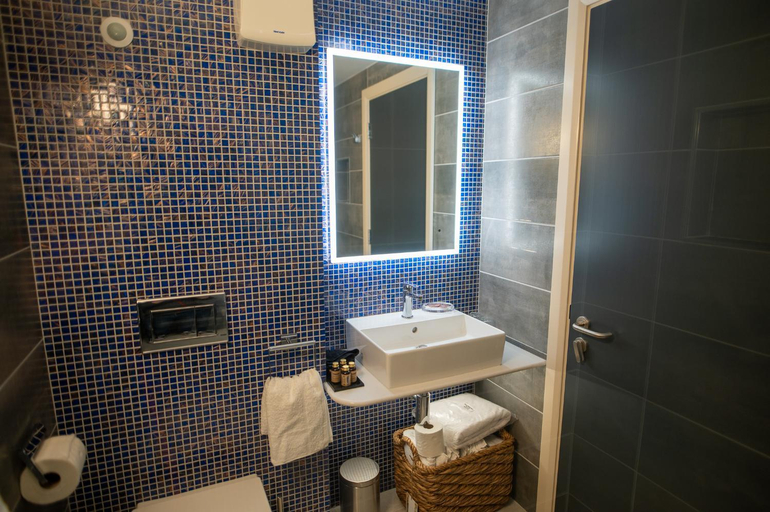 Bathroom 3, Kilkenny Suites